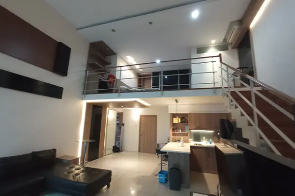 Sewa apartemen Citylofts Sudirman 104 m2 dengan living room luas dan full furnish